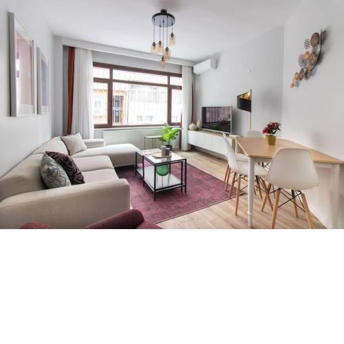 New & Modern 2BR Flat on a Quiet & Central Spot