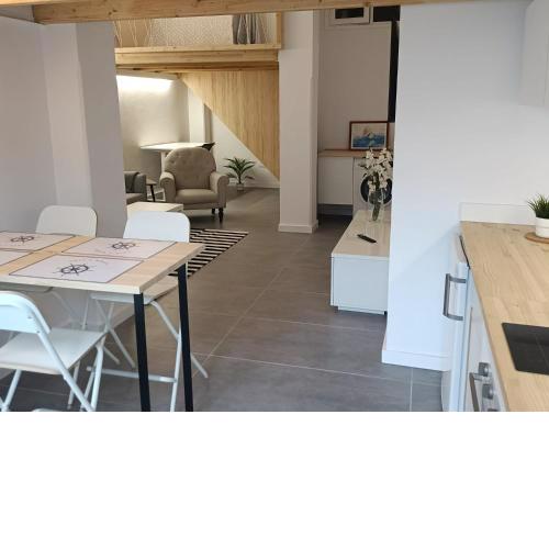 New & Modern Studio Loft 2
