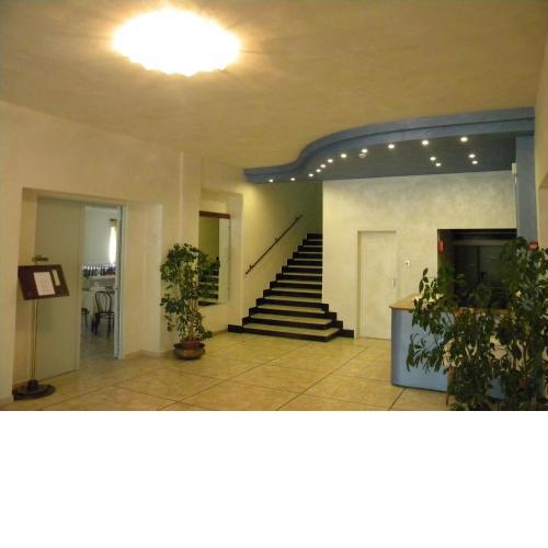 NEW PARK HOTEL