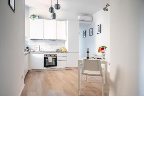 NEW! Parma Galleria White Apartment x2