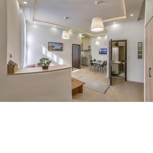 New Renovated central 2BR at Danube river