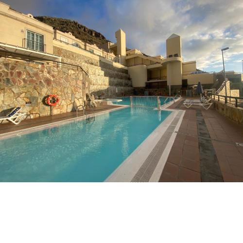 New renovated family home above swimming pool