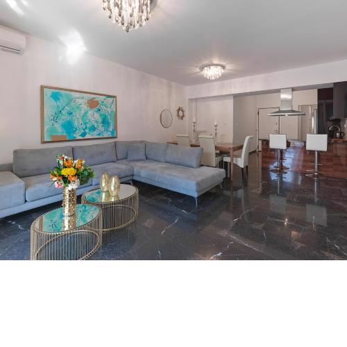 New Smyrni , Luxurious Flat.