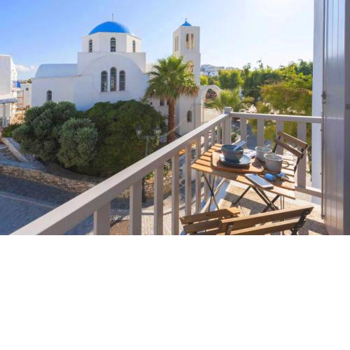 New Spacious Studio with Balcony in the heart of Naousa