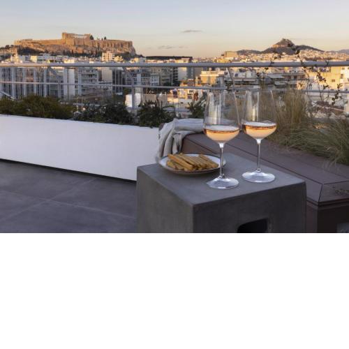 NEW STUNNING PENTHOUSE W/SPECTACULAR VISTAS!