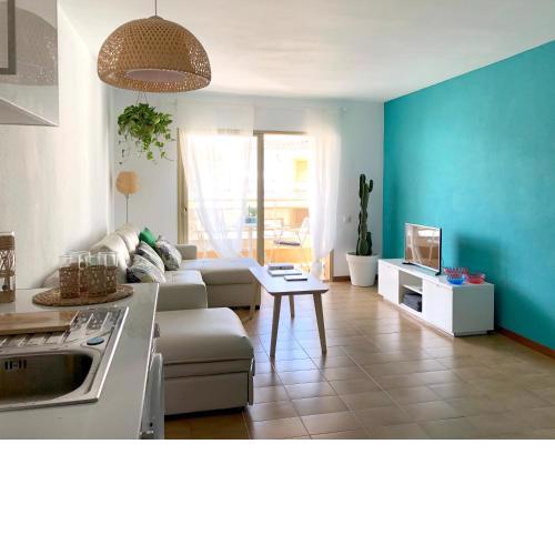 New Stunning Seaview Apartment with lovely balcony