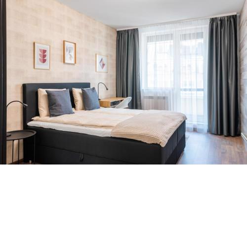 New Stylish 1-bedroom Flat in Business District