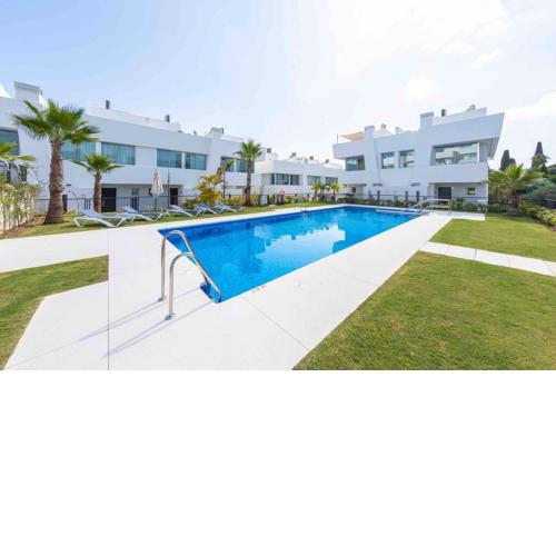 NEW TOP TOWNHOUSE WITH PRIVATE POOL/4BDR/3.5BATH