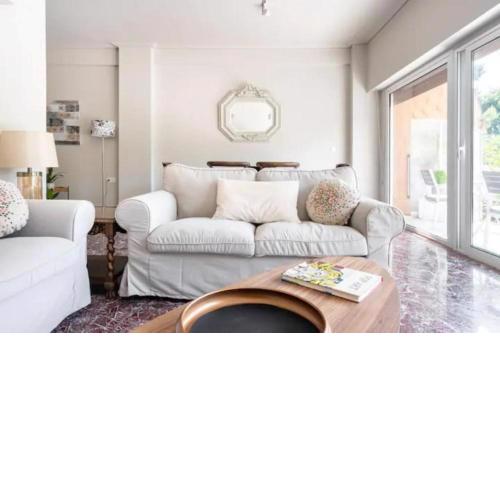 Newly refurbished Marina apartment