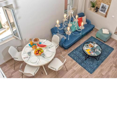 Newly Renovated 1730's Venetian Loft (02) !