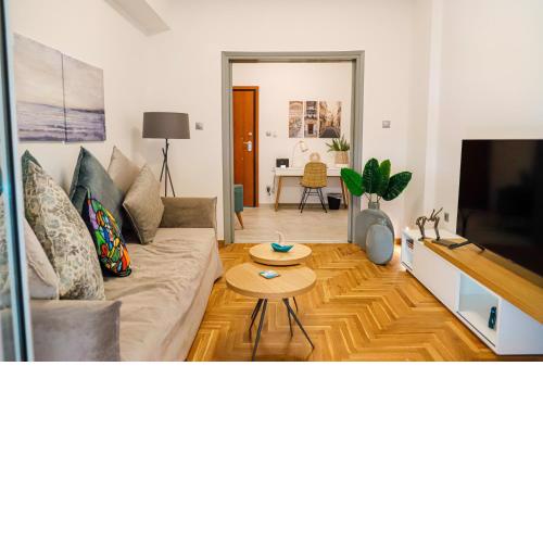 Newly Renovated Apartment 7 min walk from Acropolis