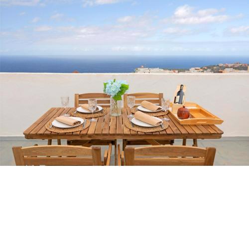 Newly Renovated Apartment with roof terrace, ocean-views