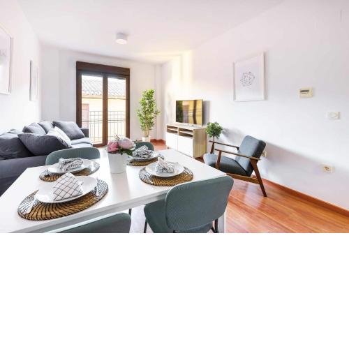 Newly renovated apartment with terrace in the center