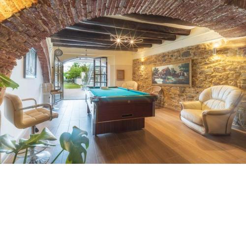newly renovated Large villa with garden