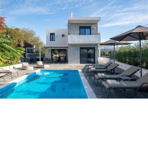 Newly Renovated Queen Bee Villa, with Private Pool & Ping-Pong table