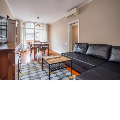 Next to Sagrada Familia 4-bedroom Apartment