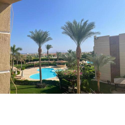 nice 1 bedroom apartment with pool and sea view