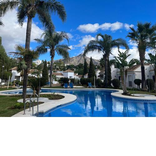 Nice and confortable apartment in Marbella, close to Puerto Banús, Señorío de Gonzaga, private garden and parking, community pool