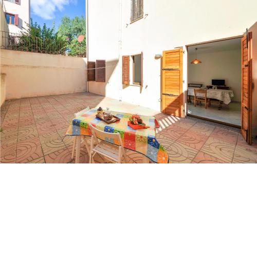 Nice apartment in Alghero with 2 Bedrooms