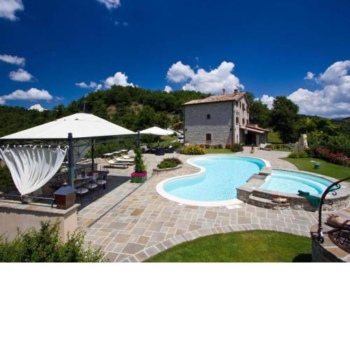 Nice apartment in Apecchio with shared swimming pool
