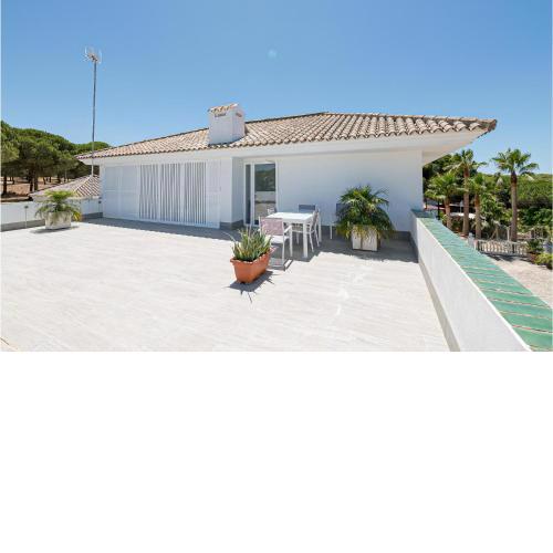 Nice apartment in Barbate with Outdoor swimming pool, Swimming pool and 2 Bedrooms