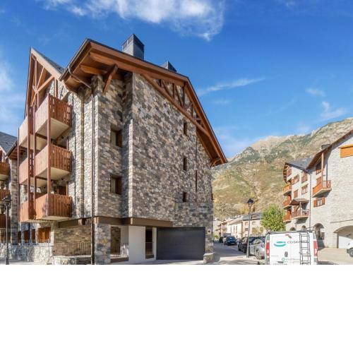 Nice apartment in Benasque with fireplace