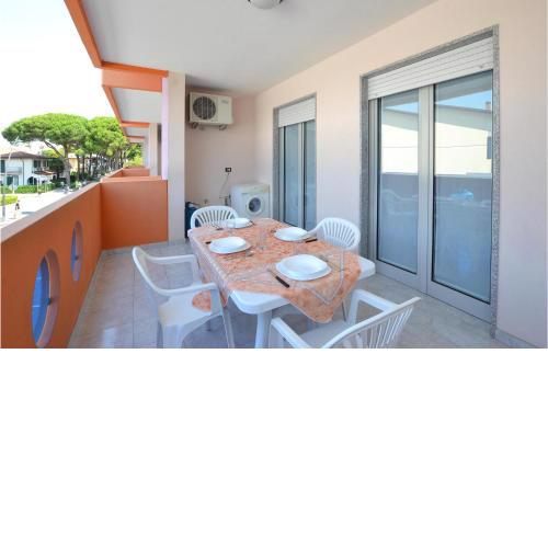 Nice apartment in Bibione with Outdoor swimming pool, WiFi and 1 Bedrooms