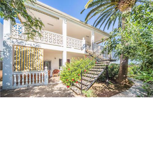 Nice apartment in Burriana with WiFi and 4 Bedrooms
