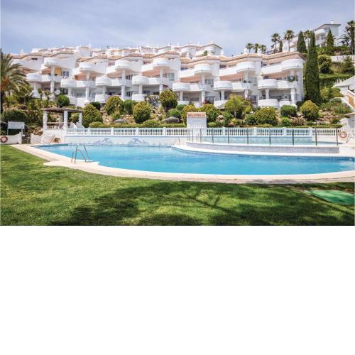 Nice Apartment In Calahonda With 2 Bedrooms, Wifi And Swimming Pool