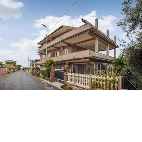 Nice apartment in Isola di Capo Rizzuto with WiFi and 2 Bedrooms
