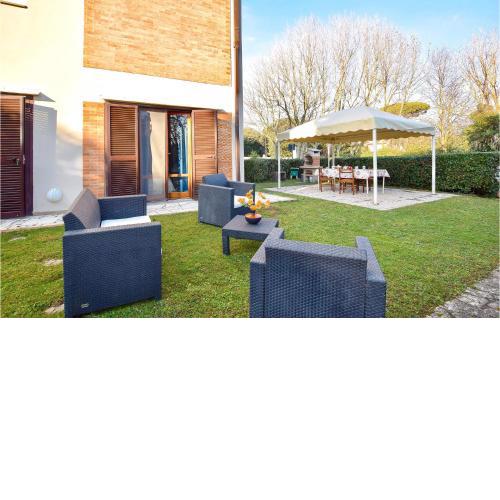 Nice apartment in Lido di Camaiore with 2 Bedrooms and WiFi