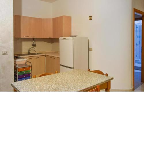 Nice apartment in Marina di Strongoli with WiFi and 1 Bedrooms