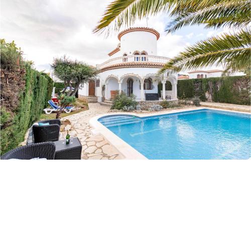 Nice Apartment In Miami Platja With 1 Bedrooms, Outdoor Swimming Pool And Swimming Pool