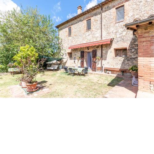 Nice apartment in Monteroni dArbia with WiFi and 2 Bedrooms