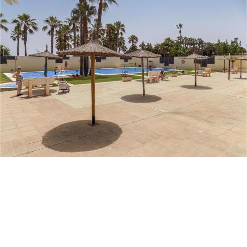 Nice apartment in Oropesa with Outdoor swimming pool, WiFi and 2 Bedrooms