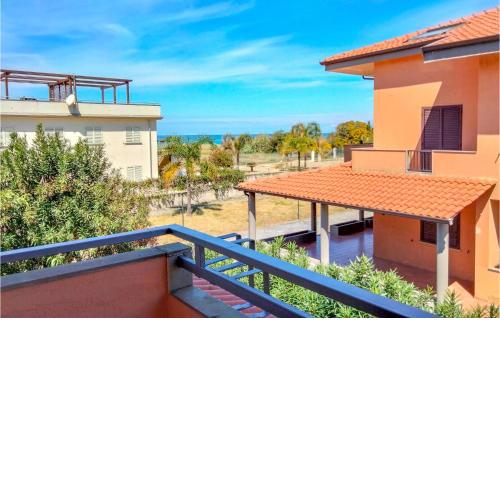 Nice apartment in Pizzo Calabro with WiFi and 3 Bedrooms