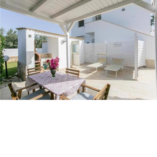 Nice apartment in Reitani Noto with WiFi and 2 Bedrooms
