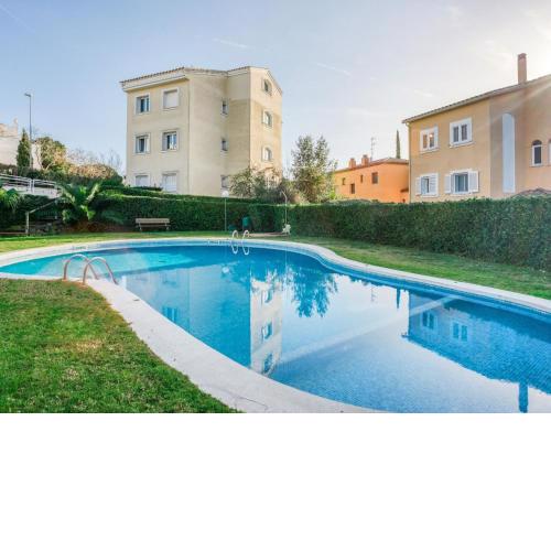 Nice apartment in S Agar with pool