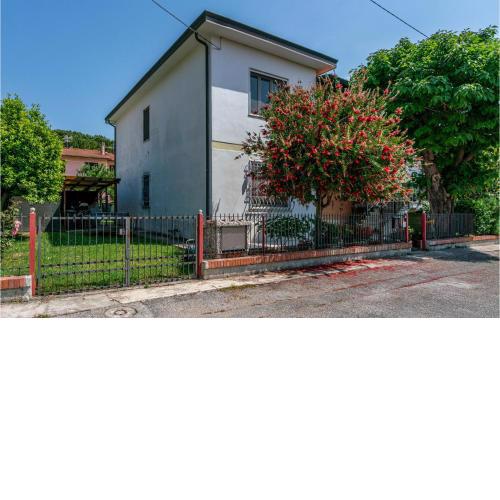 Nice apartment in San Giuliano Terme with 2 Bedrooms and WiFi