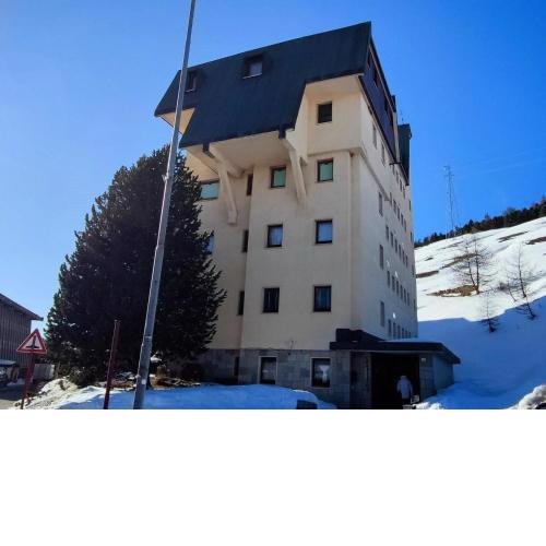 Nice apartment in Sestriere with ski storage