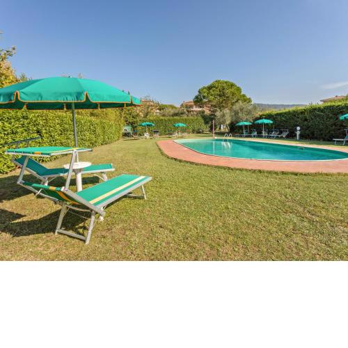 Nice apartment in Tuoro sul Trasimeno with pool