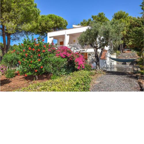 Nice apartment in Ustica with 2 Bedrooms