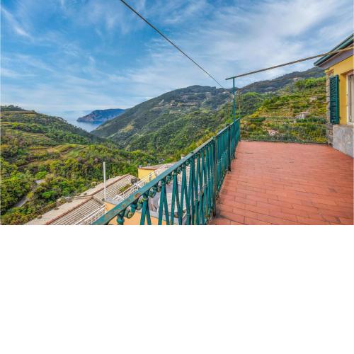 Nice apartment in Vernazza with WiFi and 4 Bedrooms