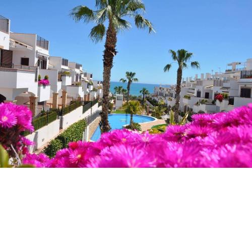 Nice apartment with community pool by the beach