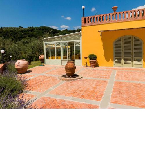 Nice Farmhouse in Montecatini Terme with Sauna Jacuzzi