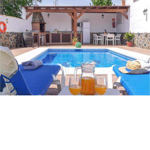 Nice Home In Algatocn With 4 Bedrooms, Wifi And Swimming Pool