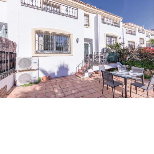 Nice home in Alhaurin El Grande with 3 Bedrooms, WiFi and Outdoor swimming pool