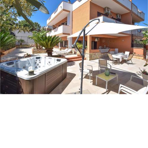 Nice home in Altavilla Milicia with Jacuzzi, WiFi and 4 Bedrooms
