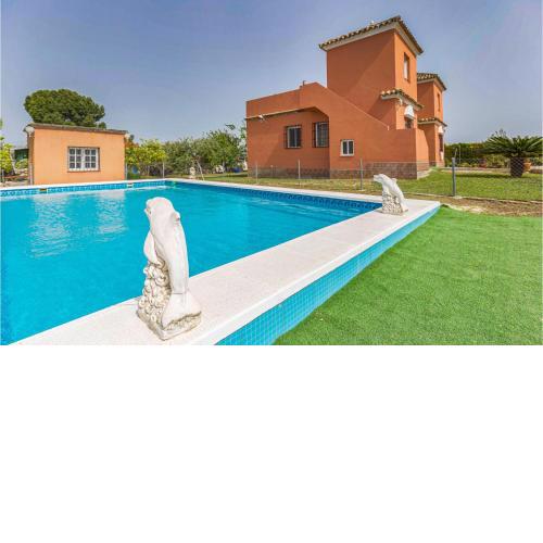 Nice Home In Arahal With 4 Bedrooms, Wifi And Outdoor Swimming Pool