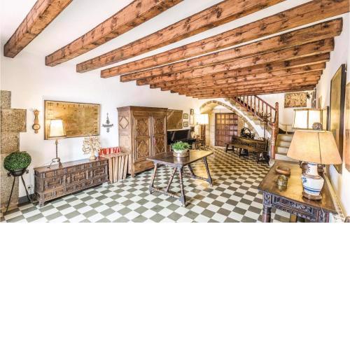 Nice Home In Arenys De Munt With 6 Bedrooms, Private Swimming Pool And Outdoor Swimming Pool
